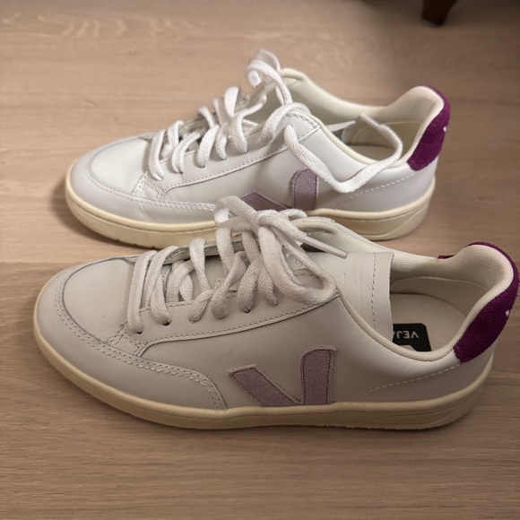Veja Sneakers Size 37 - Picture 2 of 6